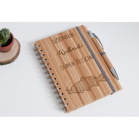 Notatnik bambusowy dla teścia "Dziennik wędkarski super teścia"